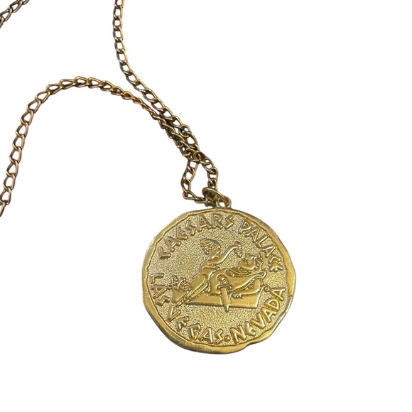 Vintage 1970's Caesars Palace Las Vegas Nevada Gold Tone Pendant Necklace - Picture 3 of 4